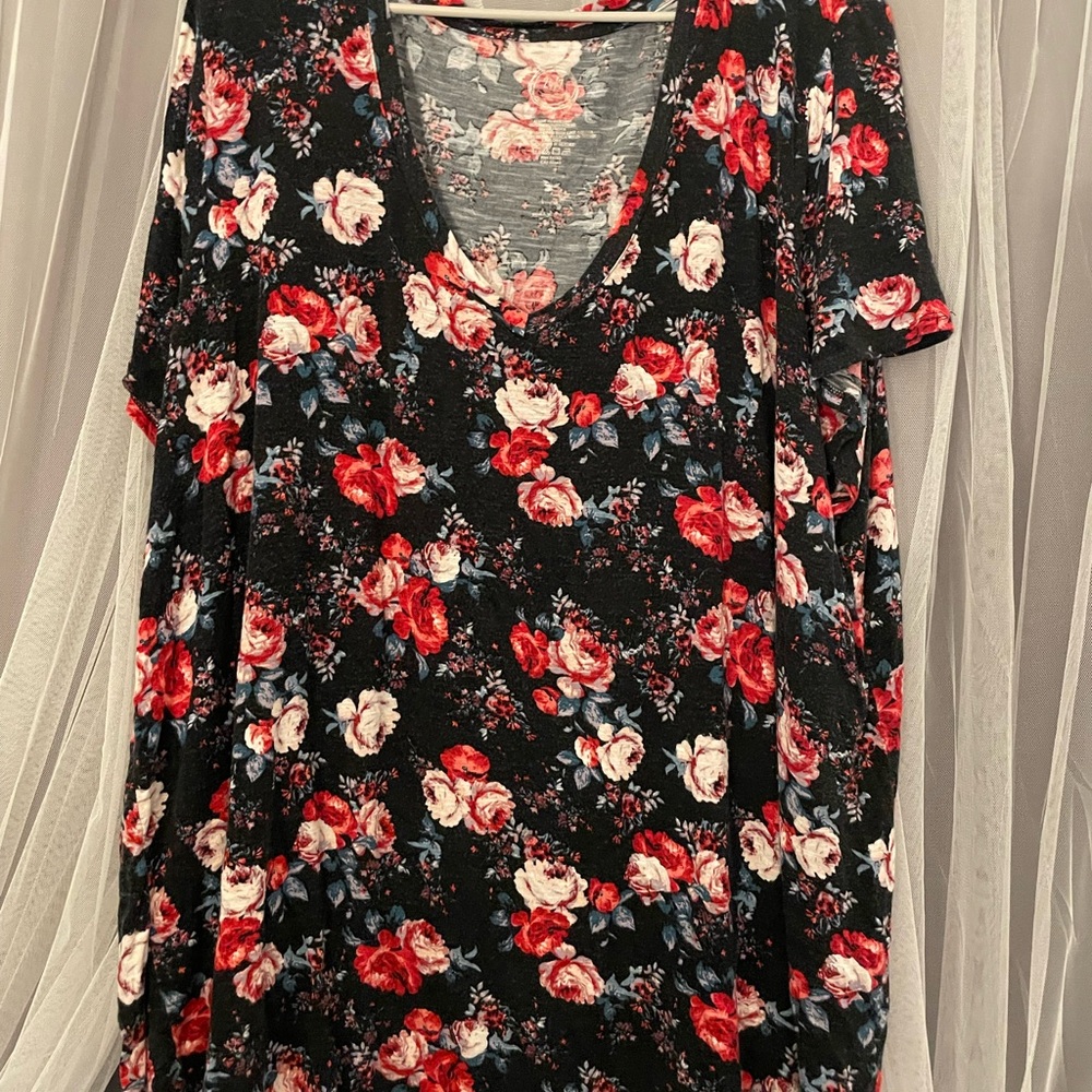 Maurices Black Floral Short Sleeve Top